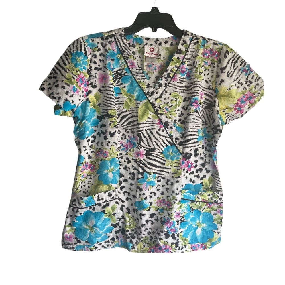 Work Scrubs Women’s Size Medium Tops And Medium Petite Pants - Picture 3 of 6
